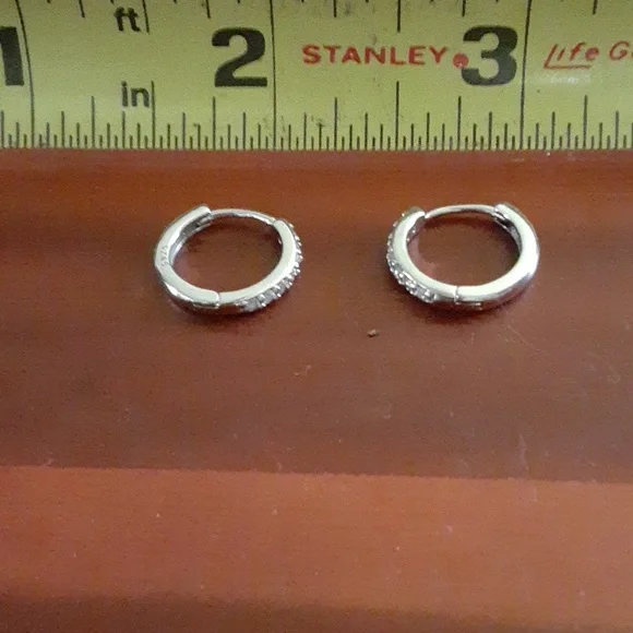 Beautiful vintage 925 silver diamond accent Huggies hoop earrings - Picture 3 of 6